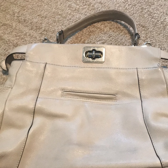 B Makowsky cream leather bag with lots of pockets - Picture 9 of 10